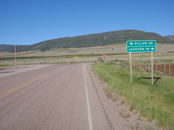 We're turning left (East) onto Montana's CR-287.